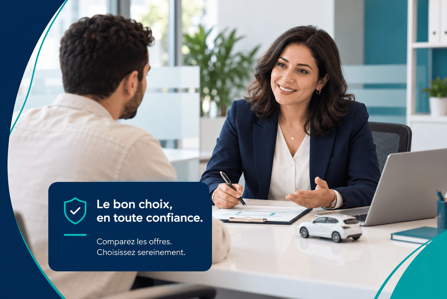 Conseillère Meilleur Prix Assurance accompagnant un client